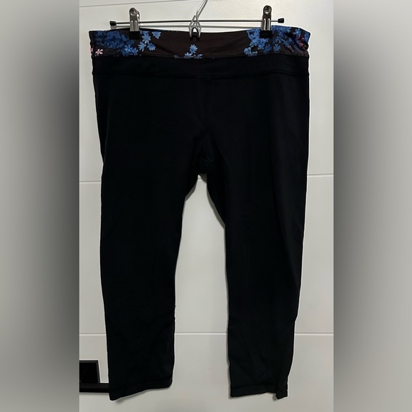 Lululemon Run: Inspire Crop II - Picture 1 of 3